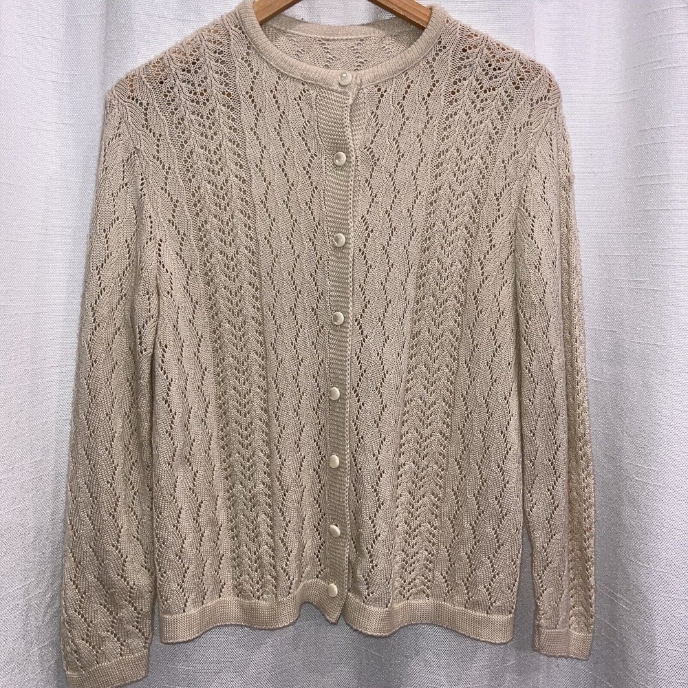 VTG Beige Cable Knit Cardigan Pearl Buttons Womens Approx M Granny Cottage READ - Picture 2 of 9